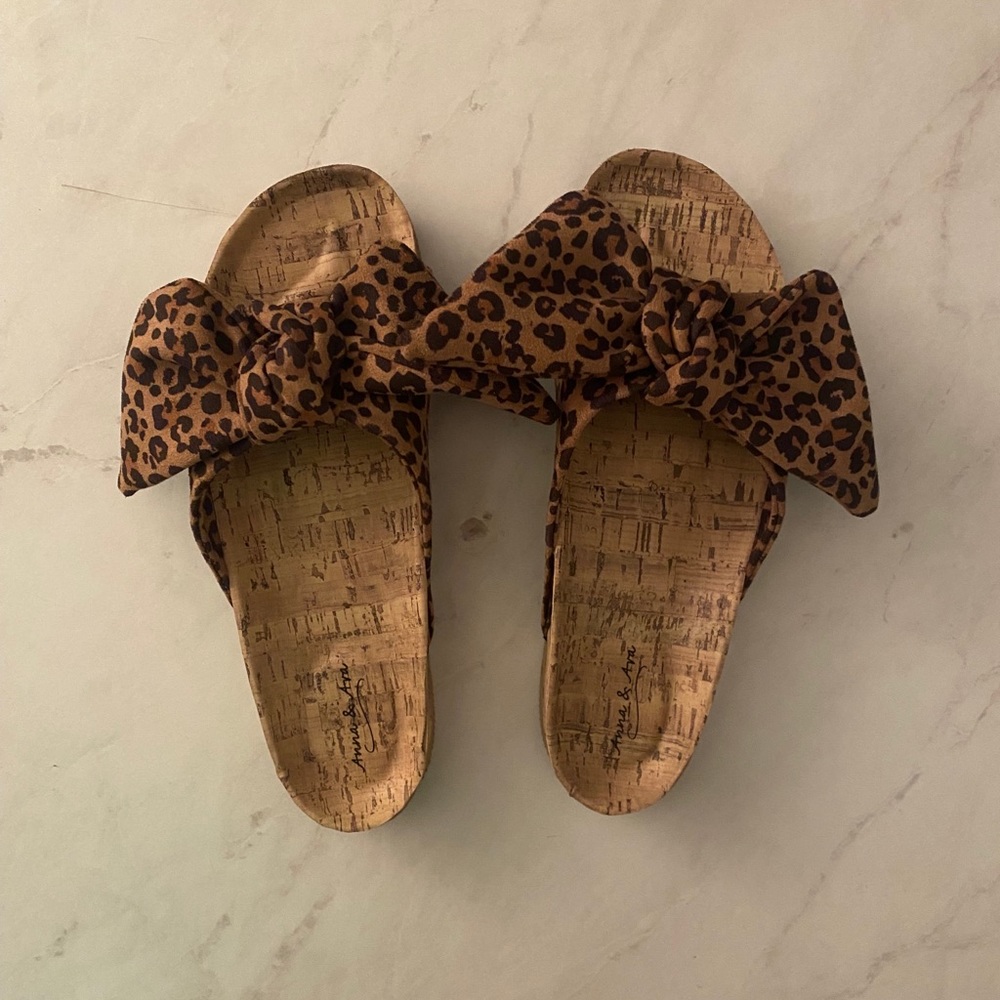 Anna & Ava Leopard print sandals woman’s size 8.